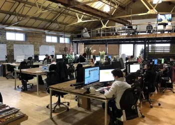 فضای کار اشتراکی در غرب تهران